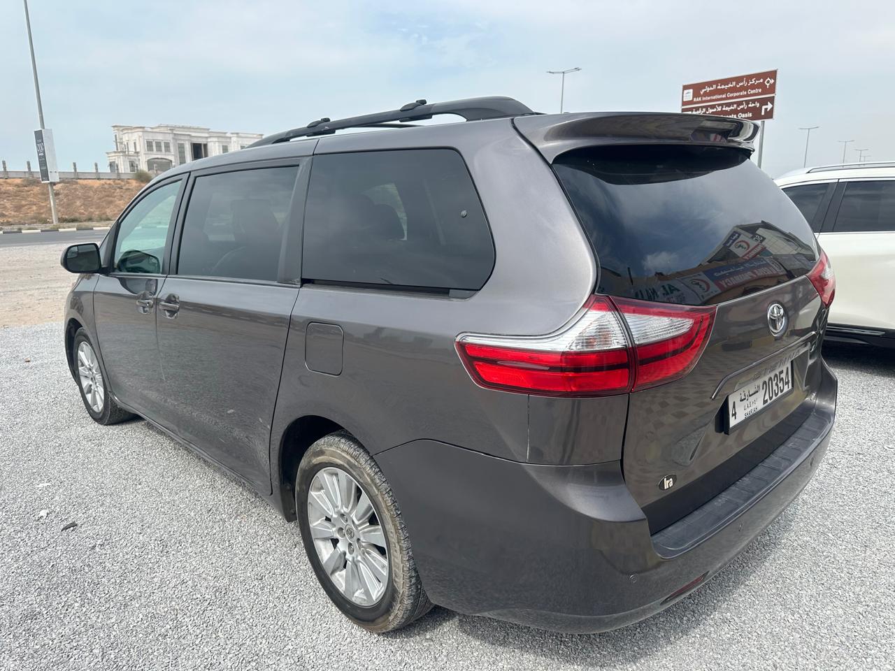 
								TOYOTA SIENNA ( American) full									