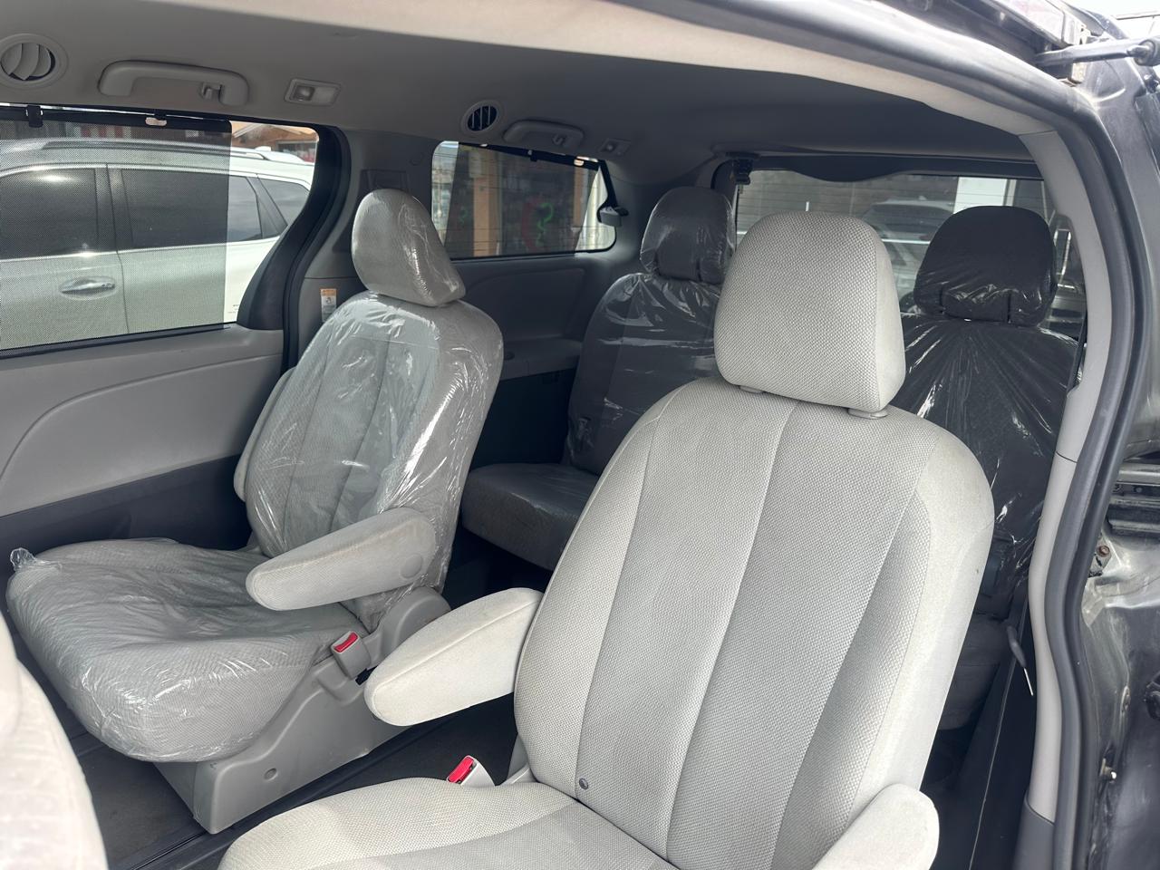
								TOYOTA SIENNA ( American) full									