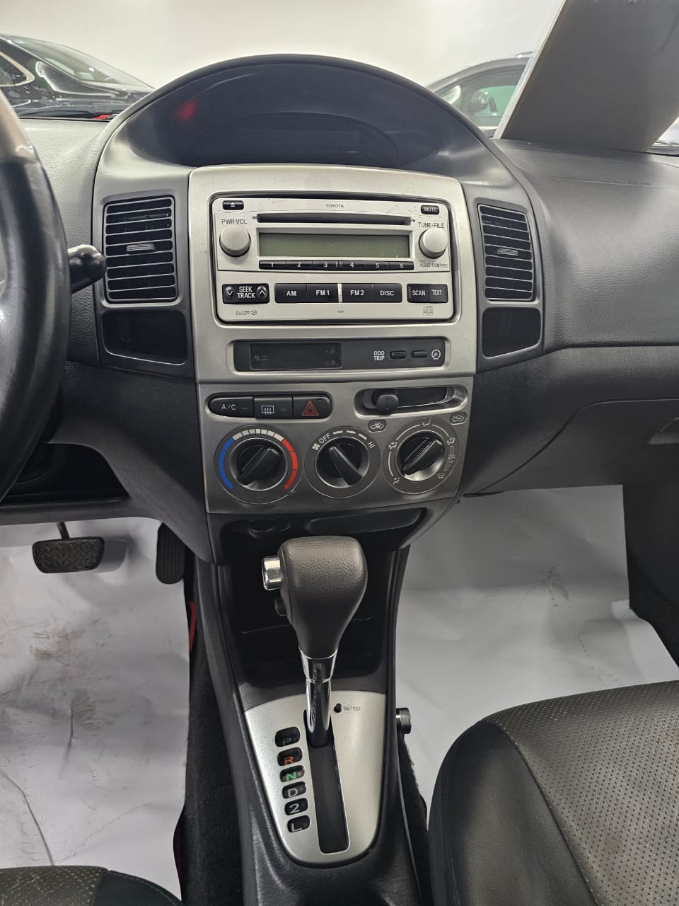 
								Toyota Yaris 2010 full									